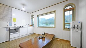 Basic Room, 1 Bedroom (Lavender 209) | 1 bedroom, free WiFi - Tongyoung Macaio Pension (Tongyeong)