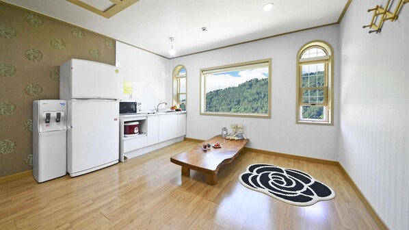 Basic Room, 1 Bedroom (Applemint 206) | 1 bedroom, free WiFi