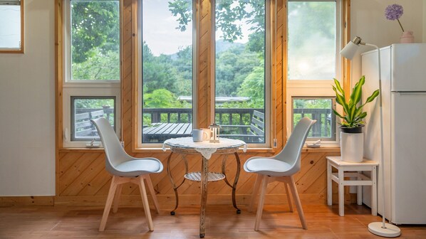 Basic Room, 1 Bedroom (Pepermint ( F1/ 1 Dog Stay Free ))