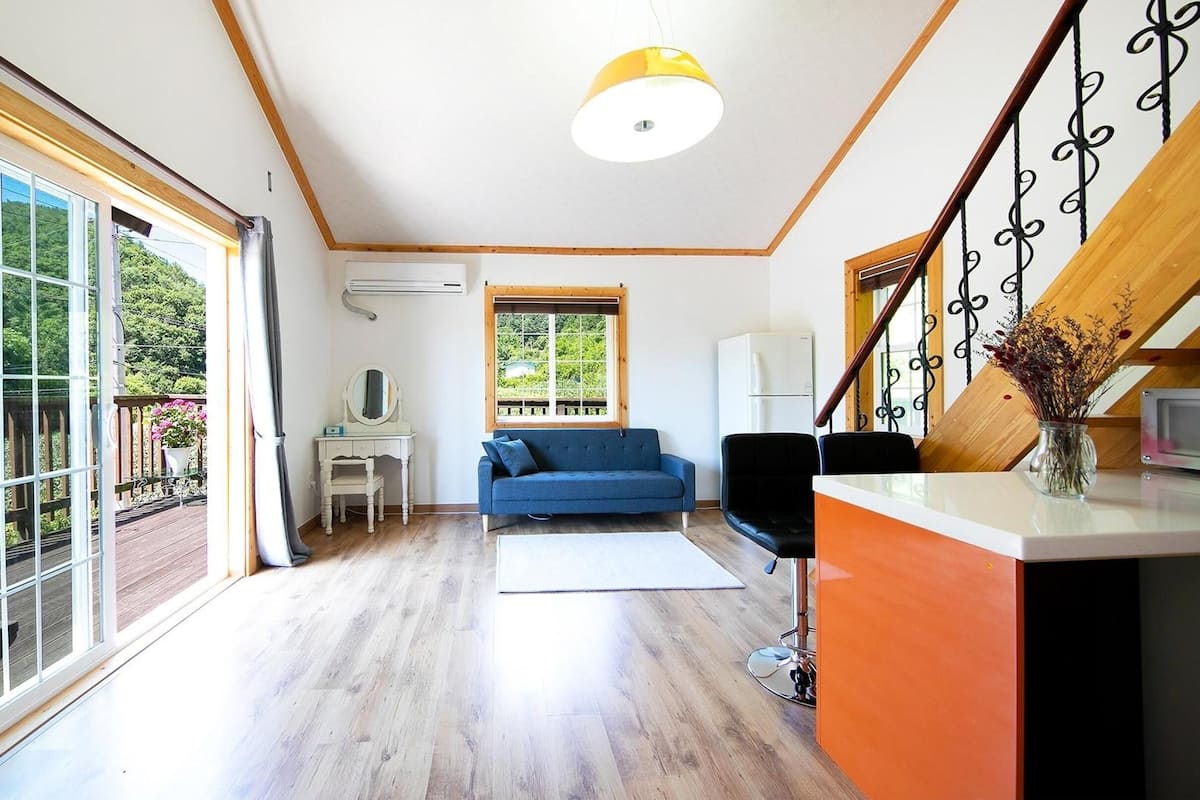 Basic Room, 1 Bedroom (Lavender ( F2 / Spa /1 Dog Stay Free)) | 1 bedroom, free WiFi