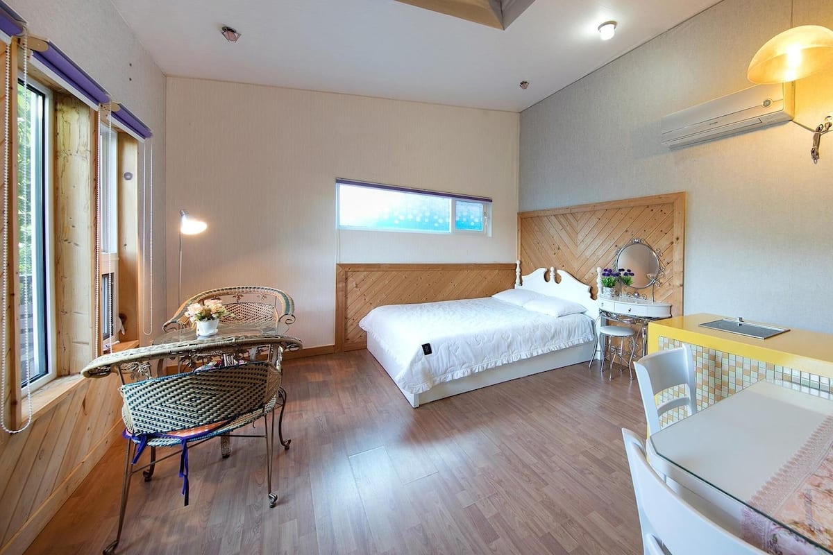 Basic Room, 1 Bedroom (Pepermint ( F1/ 1 Dog Stay Free )) | 1 bedroom, free WiFi