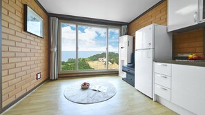 1 bedroom, free WiFi - Yeosu Hwangto Pension (Yeosu)