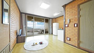 Basic Room, 1 Bedroom (B-103)