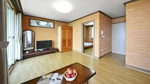 1 bedroom, free WiFi - Yeosu Hwangto Pension (Yeosu)
