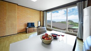 Basic Room, 1 Bedroom (A101(Oceanview)) | 1 bedroom, free WiFi - Yeosu Hwangto Pension (Yeosu)