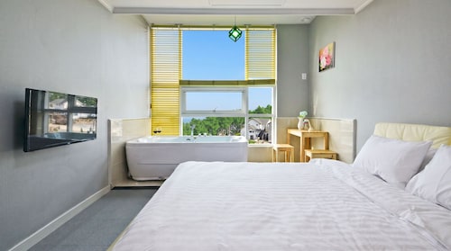 Janghohang J Story Spa Pension
