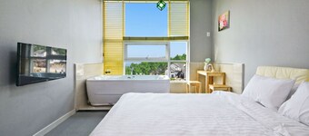 Janghohang J Story Spa Pension