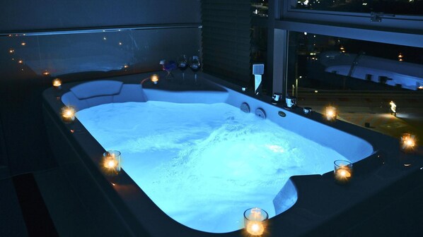 Basic Room, 1 Bedroom (302(SPA)) | 1 bedroom, free WiFi - Janghohang J Story Spa Pension (Samcheok)