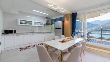 Basic Room, 1 Bedroom (Deluxe(Liver View)) | 1 bedroom, free WiFi