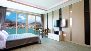 1 bedroom, free WiFi - Yeosu Janggun Island Pension (Yeosu)