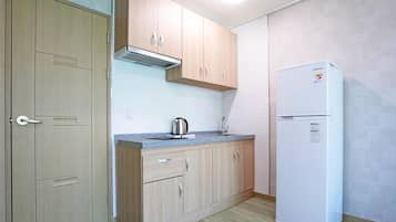 Basic Room, 1 Bedroom (403 Geumodo) | 1 bedroom, free WiFi