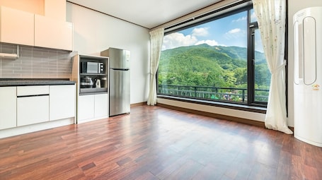 Basic Room, 1 Bedroom (Sandara(family)) | 1 bedroom, free WiFi