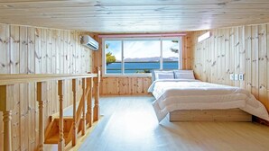 Basic Room, 1 Bedroom (201) | 1 bedroom, WiFi (free) - Yeosu Badawadeungdae Pension (Yeosu)