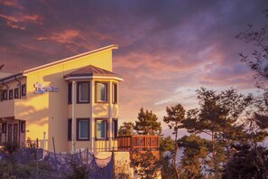 Exterior - Yeosu Badawadeungdae Pension (Yeosu)