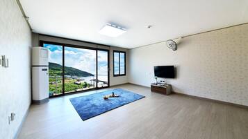 Basic Room, 1 Bedroom (A301(Ocean View)) | 1 bedroom, free WiFi