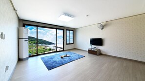 Basic Room, 1 Bedroom (A301(Ocean View)) | 1 bedroom, free WiFi
