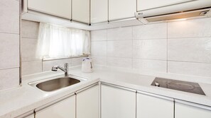 Basic Room, 1 Bedroom (Seolaim ( F1 )) | 1 bedroom, free WiFi