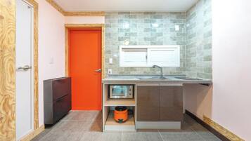 Basic Room, 1 Bedroom (Terracebunhong ( F2 )) | 1 bedroom, WiFi (free)