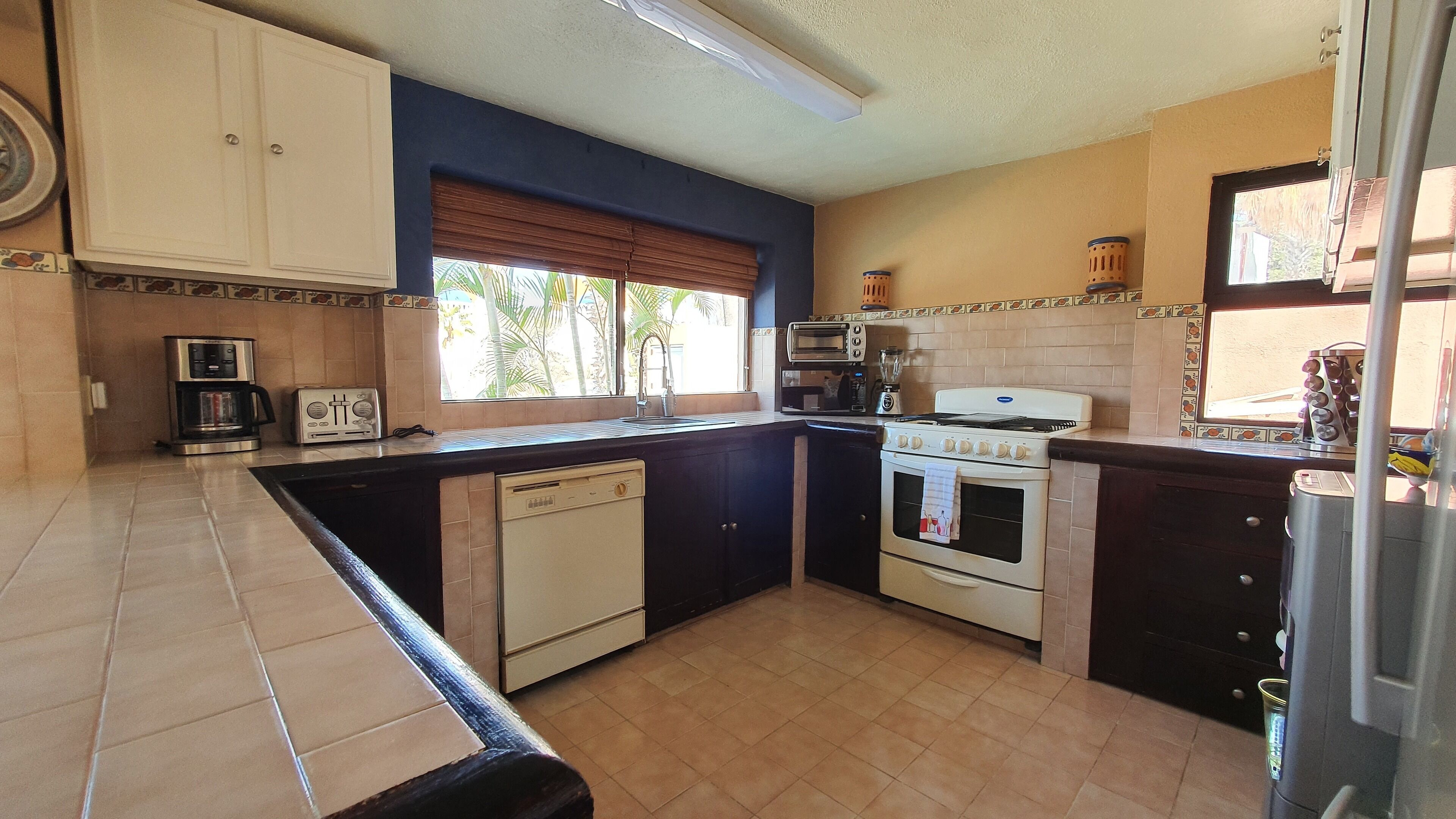 House!steps to Beach 2 Full kitchens 3bed 3Bath 2Pools !Ocean Views sleeps 12.