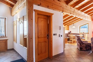 Dining - Apartment "Ahornblick" with Mountain View, Wi-Fi & Balcony (Gattererberg)