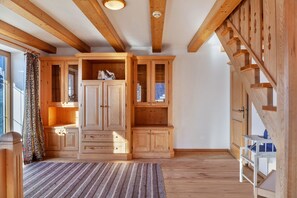 Interior - Apartment "Zillertal 3000" with Mountain View, Wi-Fi & Terrace (Gattererberbg)