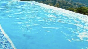 Kolam renang outdoor