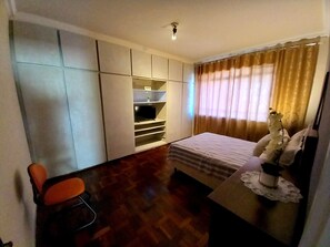 3 bedrooms, iron/ironing board, free WiFi, bed sheets