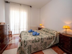 3 habitaciones y tabla de planchar con plancha 