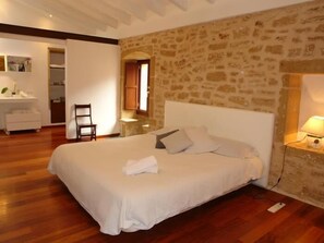 3 chambres, fer et planche à repasser, accès à Internet, literie fournie