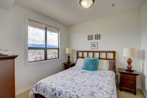 3 bedrooms, free WiFi - Mountainview getaway at Playa Del Sol (Kelowna)