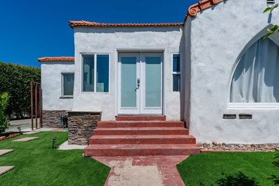 SDSU Modern Classic 3 bd 2 ba house