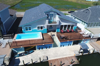 Experience Rockport charm, just a quick 11-minutes drive to Rockport Beach Park