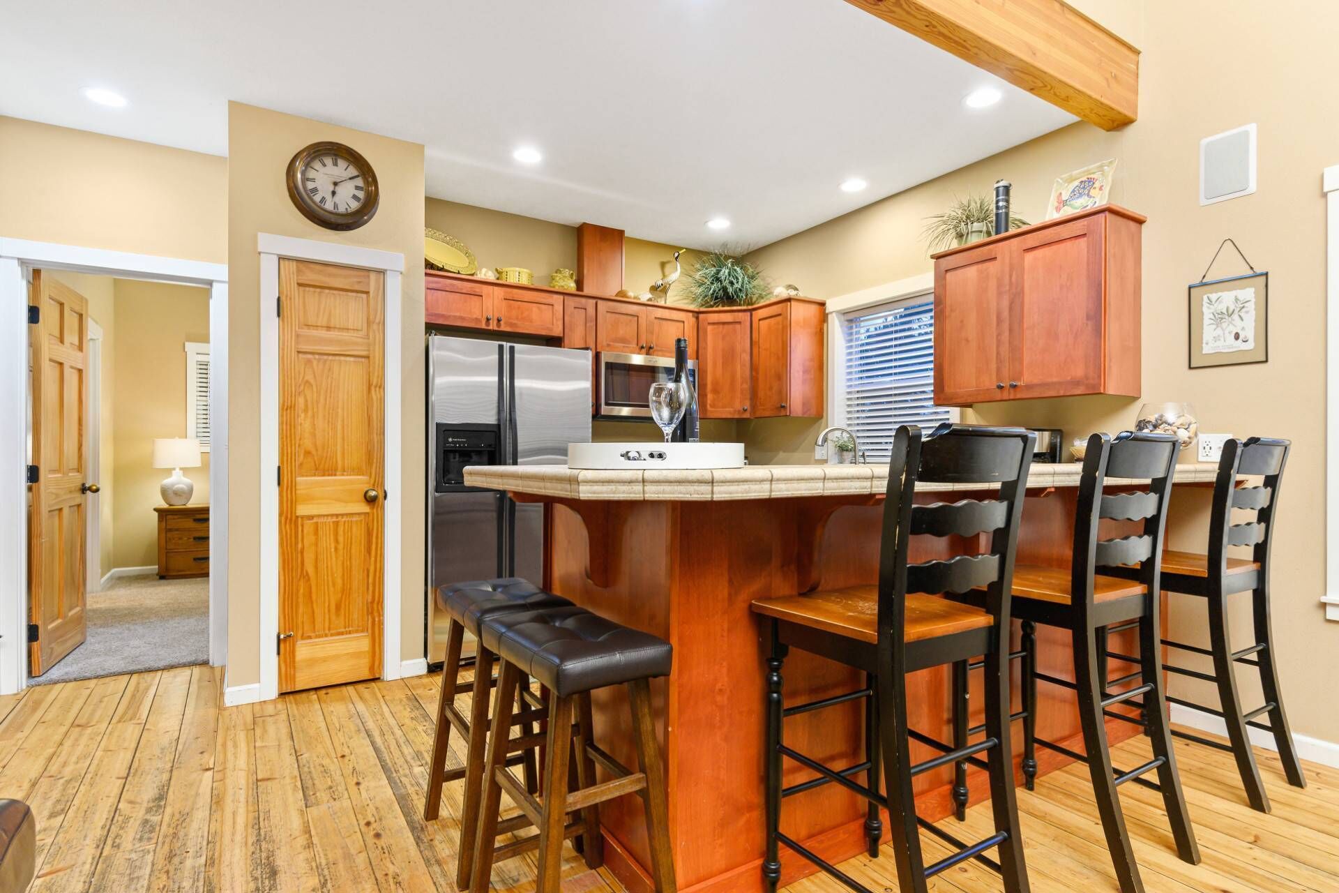 Sensational Coastal Retreat, Pet Friendly, Hot Tub, BBQ, Ping Pong, Seconds From Beach