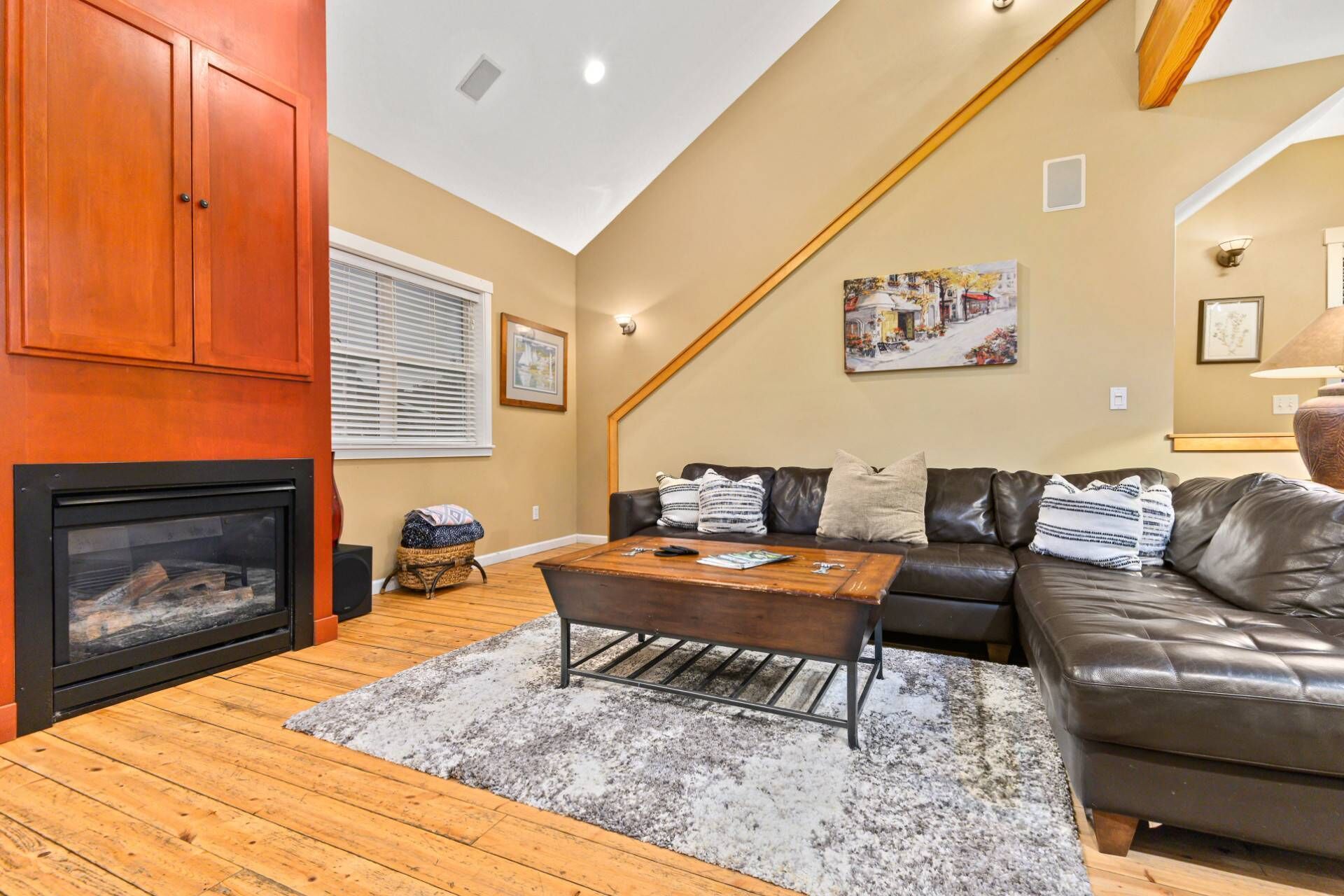 Sensational Coastal Retreat, Pet Friendly, Hot Tub, BBQ, Ping Pong, Seconds From Beach