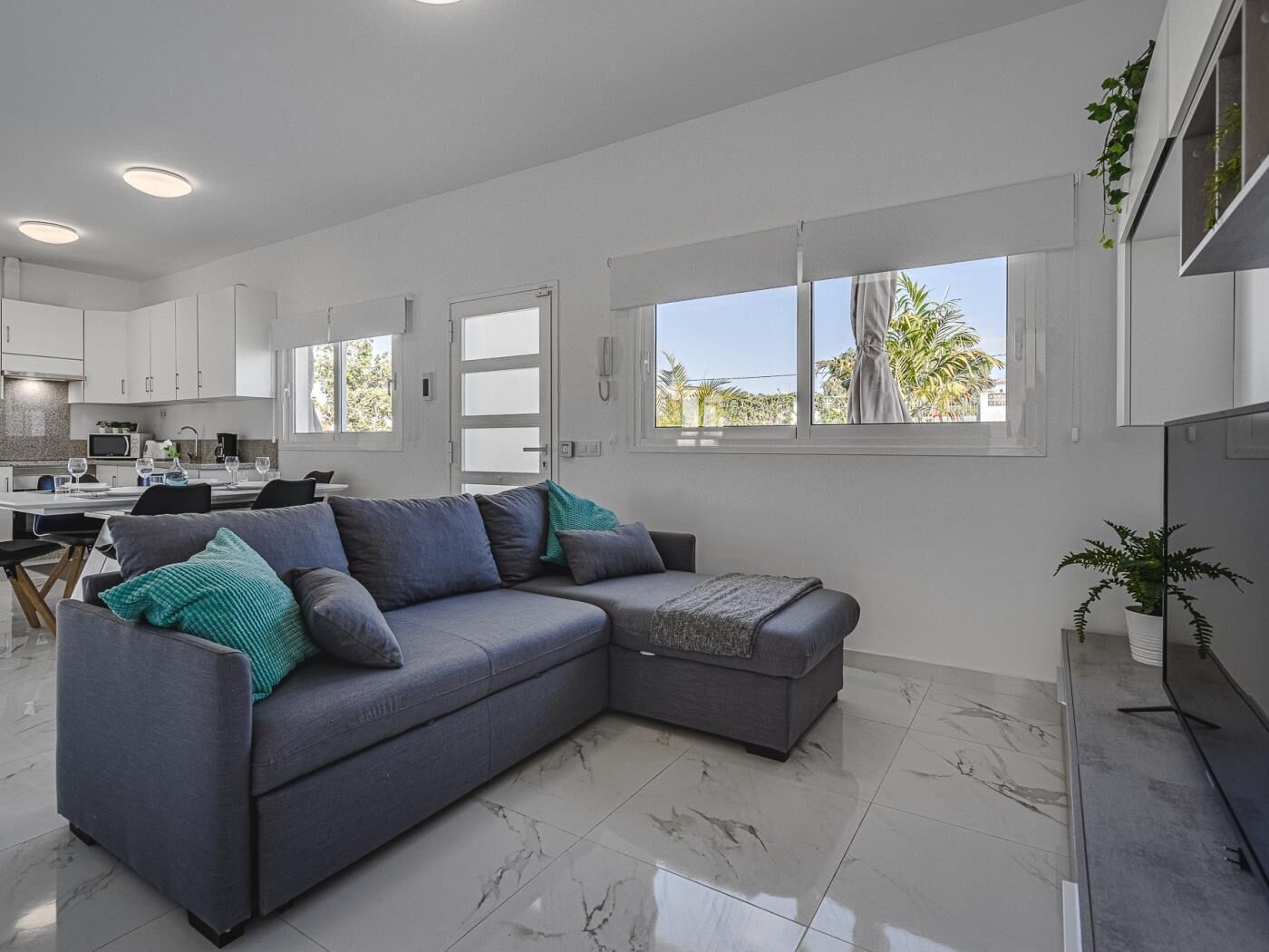 303 VILLA GARDEN HOUSE WITH POOL AND LARGE GARDEN