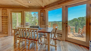 House, 4 Bedrooms | In-room dining