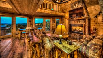 House, 4 Bedrooms | Living room | Flat-screen TV