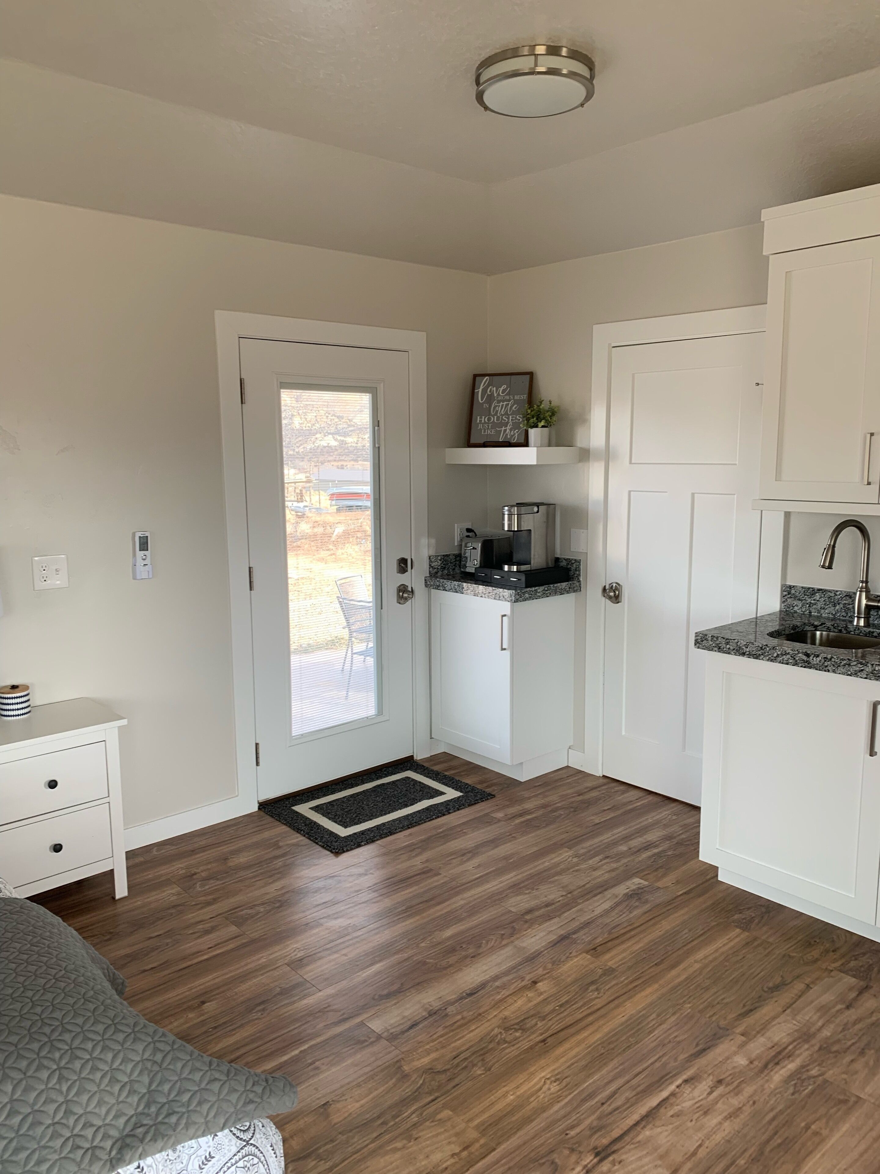 Calf Creek Cottage- clean home with beautiful views!