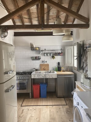 Kühlschrank, Ofen, Herdplatte, Toaster