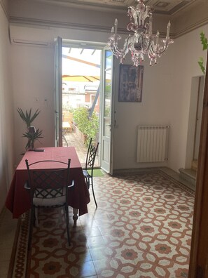 Dining - Rooftop apartment on medieval piazza (Foligno)