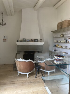 المنشأة من الداخل