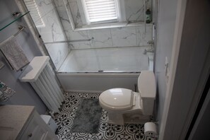 Combined shower/tub, soap, toilet paper