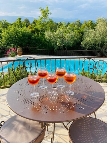 Belle villa provencale dans un écrin de verdure