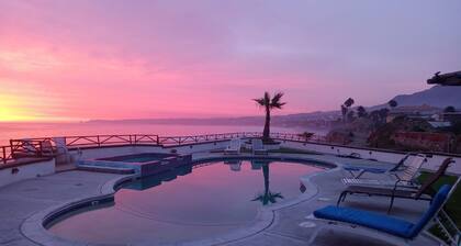 ***Casa Palmera*** Pool, Jacuzzi, Beach, BBQ