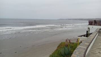Na praia, espreguiçadeiras