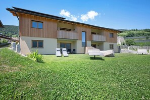 Exterior - Vacation Apartment "Teutenhofer Zwetschge" on the Farm with Mountain View (Feldthurns)