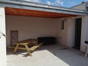 Outdoor dining - Maison de Pêcheur (Saint-Gilles-Croix-de-Vie)