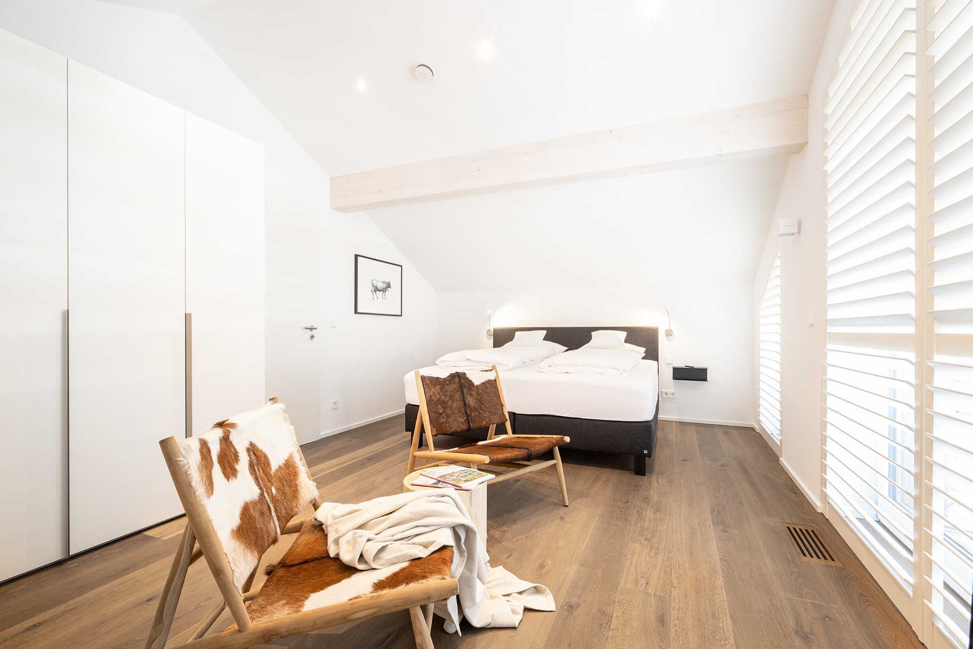 4 bedrooms, in-room safe, desk, travel cot