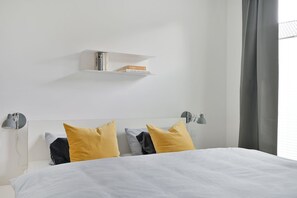 1 bedroom, in-room safe, desk, travel crib