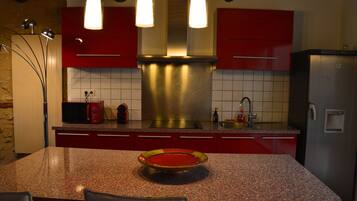 Réfrigérateur, micro-ondes, four, lave-vaisselle